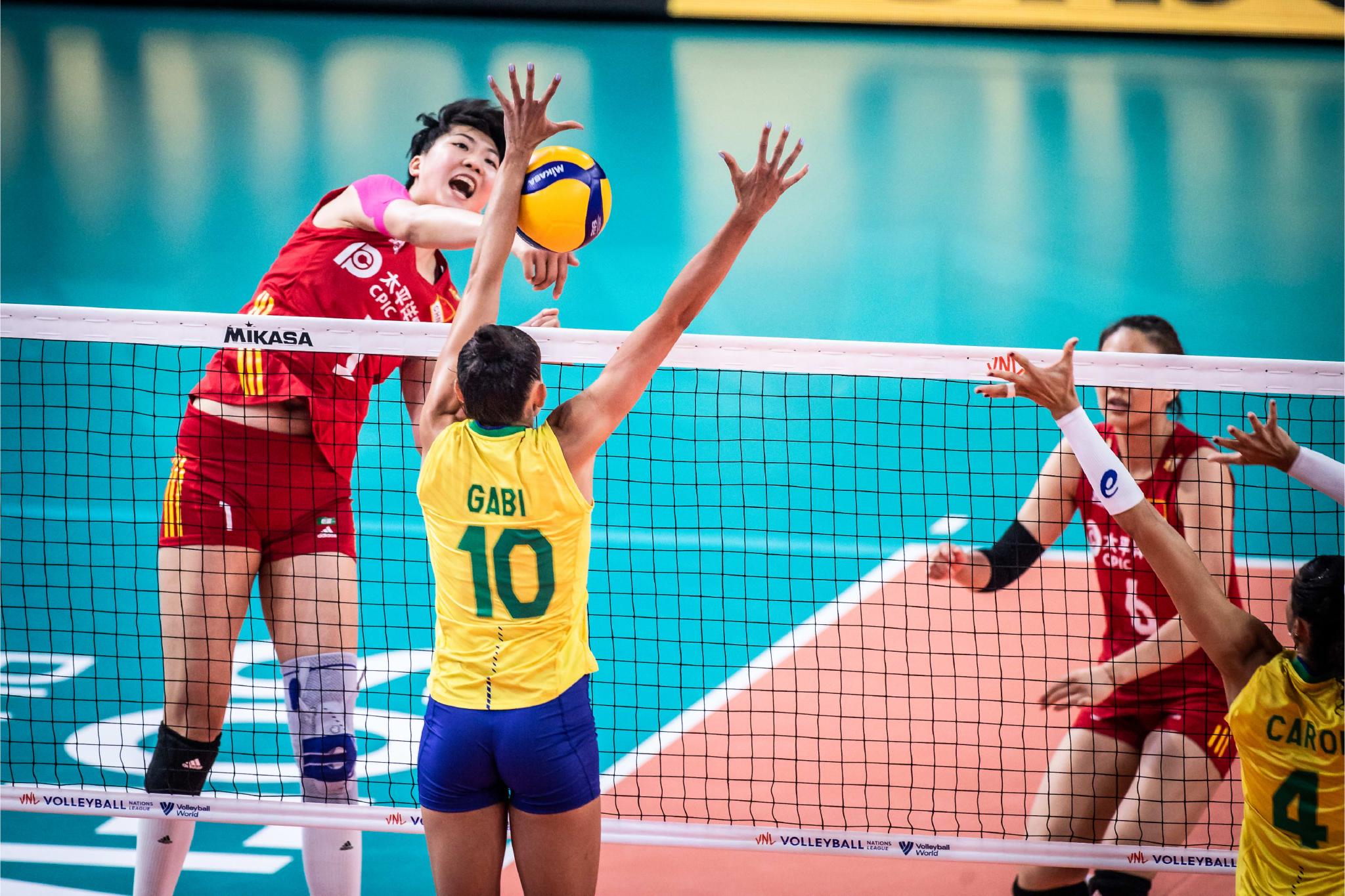 九游PC版-包含排球常规赛，钱塘海豚队与塞外铁骑队鏖战，VAR改判成焦点！的词条